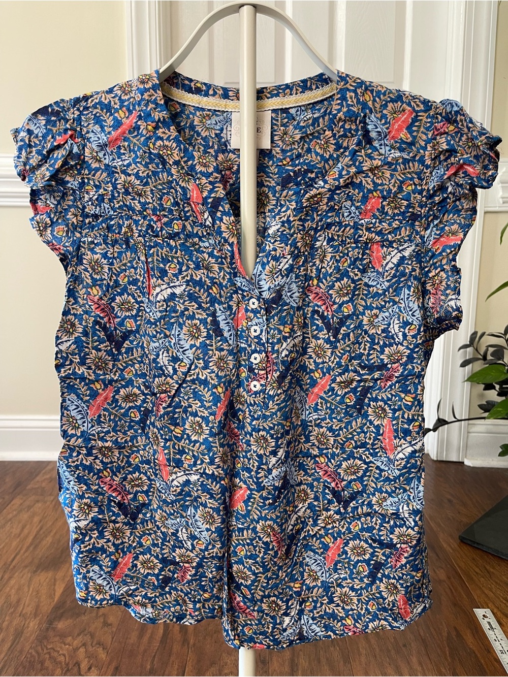 Knox Rose Blue Floral Print Flutter-Sleeve V-Neck Button Front Blouse Medium